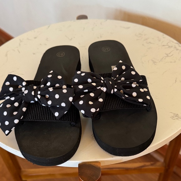 Black Polka Dot Bow Slides - Picture 1 of 5